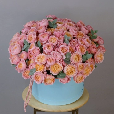 Кустовая роза Джульетта в коробке