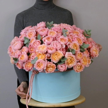 Кустовая роза Джульетта в коробке