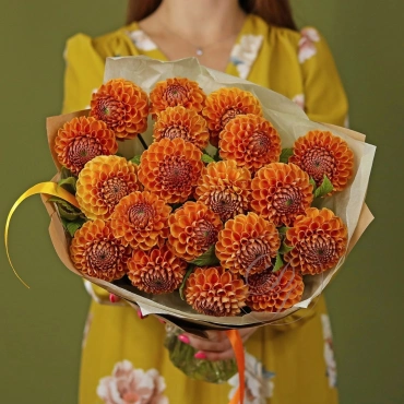 Букет оранжевых георгин