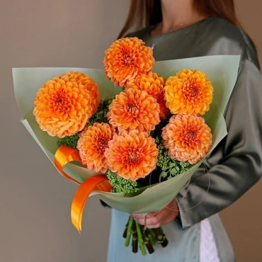 Букет оранжевых георгин