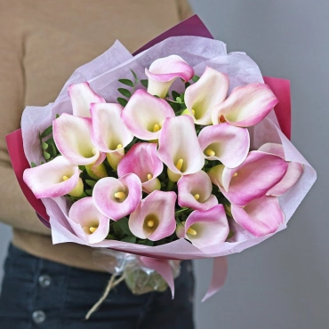 Букет розовых калл