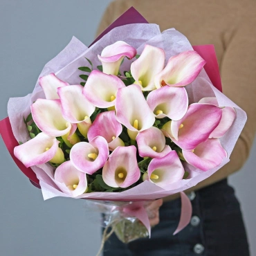 Букет розовых калл