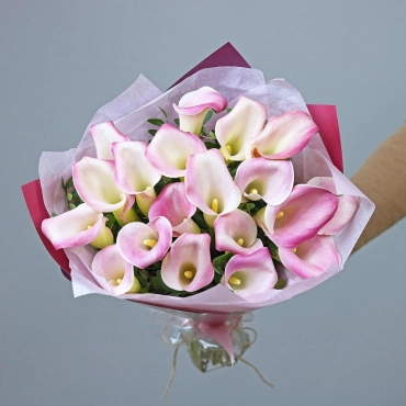 Букет розовых калл