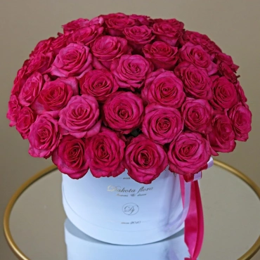 Яркие розы в коробке