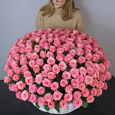 Большая корзина роз