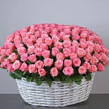 Большая корзина роз