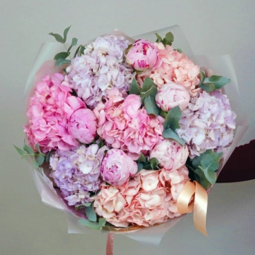 Пионы и гортензия букет