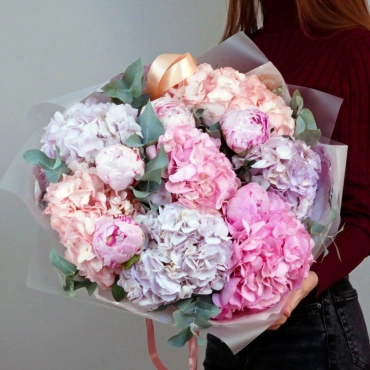 Пионы и гортензия букет