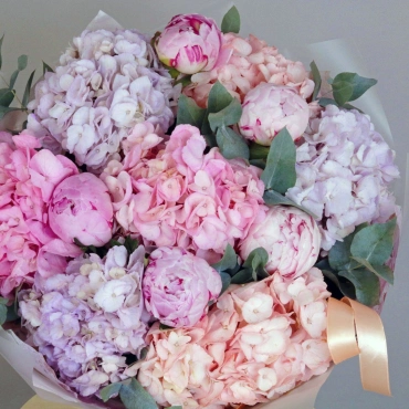 Пионы и гортензия букет