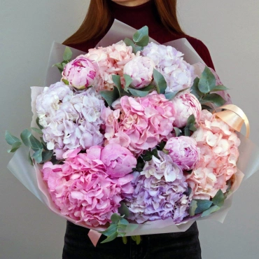 Пионы и гортензия букет