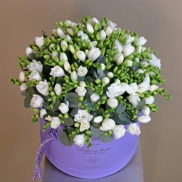 Большая коробка с фрезиями