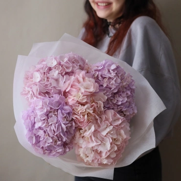 Нежный букет гортензий