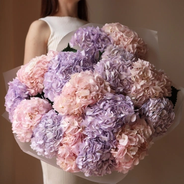 Нежный букет гортензий