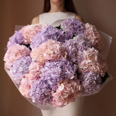 Нежный букет гортензий