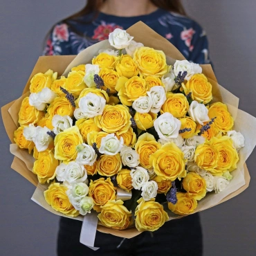 Розы и эустома с лавандой