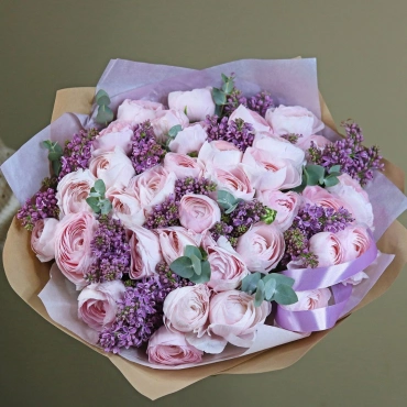 Ранункулюсы с сиренью