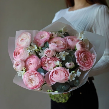 Ранункулюсы с нарциссами