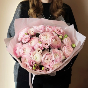 Букет ранункулюсов с эустомой