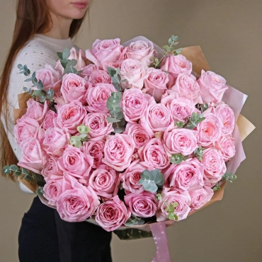 Букет роз Пинк Охара с эвкалиптом