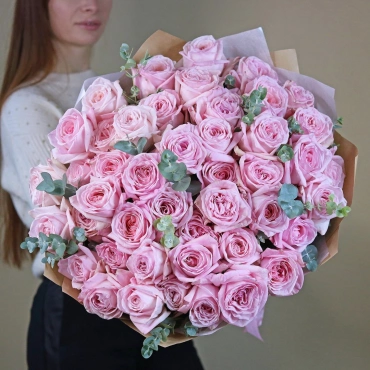 Букет роз Пинк Охара с эвкалиптом