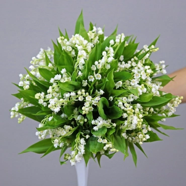 Ароматный букет из ландышей