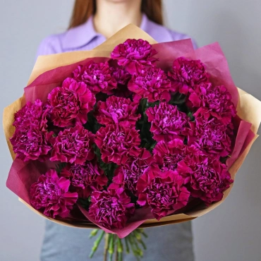 Букет гвоздик фуксия