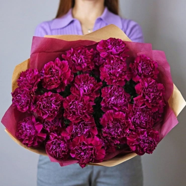 Букет гвоздик фуксия