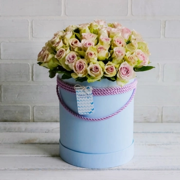 Лавандовая роза в голубой коробке