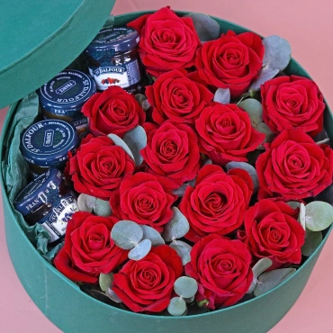 Розы с джемом в коробочке