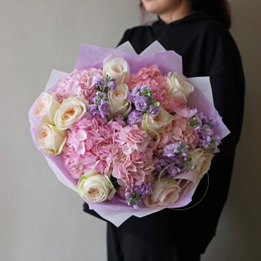 Букет с гортензией, Охарой и маттиолой