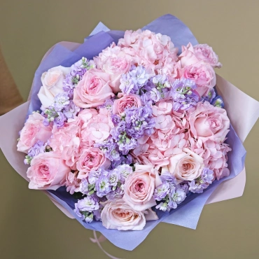 Букет с гортензией, Охарой и маттиолой