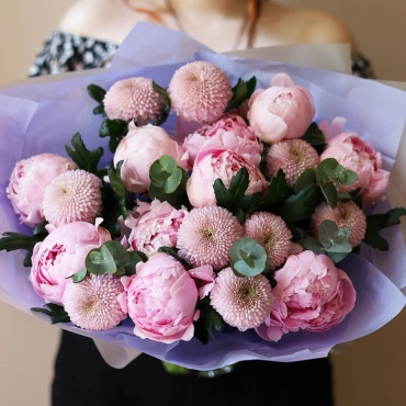 Пионы с хризантемами Момоко