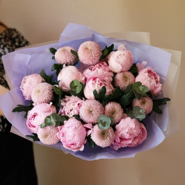 Пионы с хризантемами Момоко