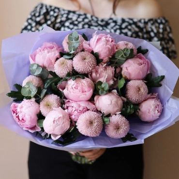 Пионы с хризантемами Момоко