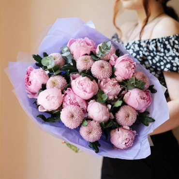 Пионы с хризантемами Момоко