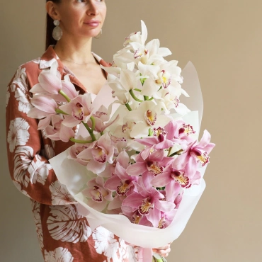 Букет из нежной орхидеи