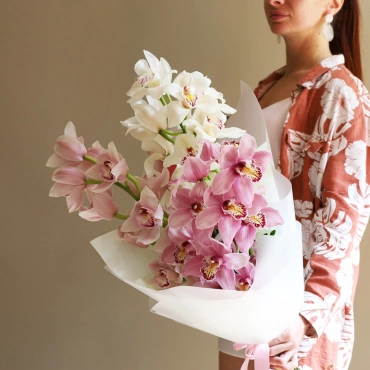 Букет из нежной орхидеи