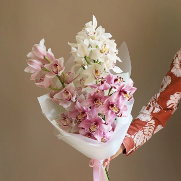 Букет из нежной орхидеи