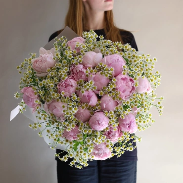 Пионы с ромашками