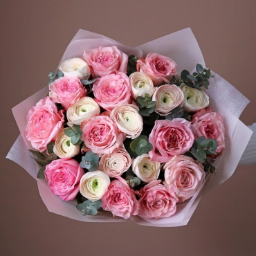 Розы Охара с ранункулюсами в ассортименте