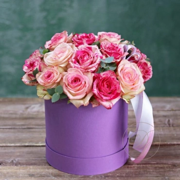 Коробка с розами в ассортименте