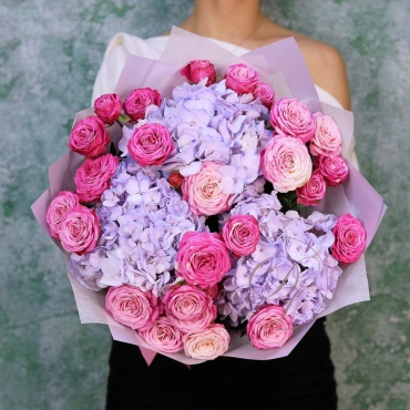 Гортензия и роза бомбастик в ассортименте