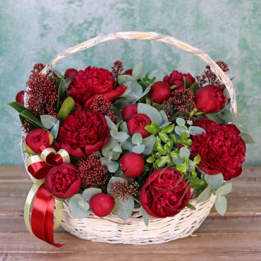 Корзина пионов в ассортименте