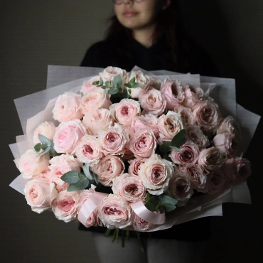 Пионовидная роза принцесса Тсумуги букет