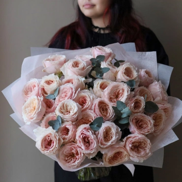 Пионовидная роза принцесса Тсумуги букет