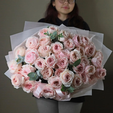 Пионовидная роза принцесса Тсумуги букет