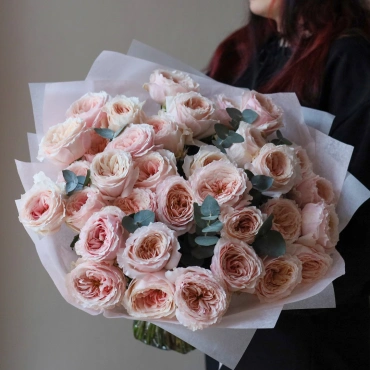 Пионовидная роза принцесса Тсумуги букет