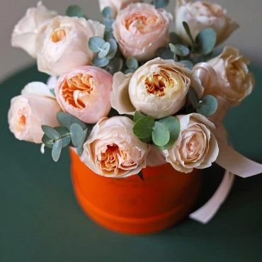 Пионовидная роза Джульетта в коробке