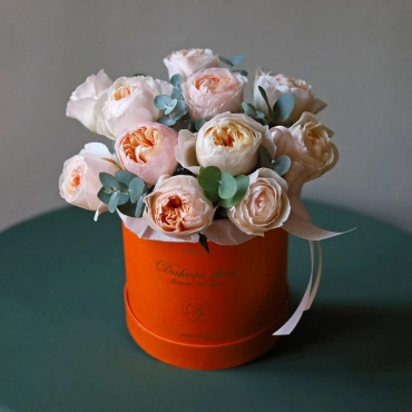 Пионовидная роза Джульетта в коробке