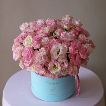 Махровая эустома в коробке